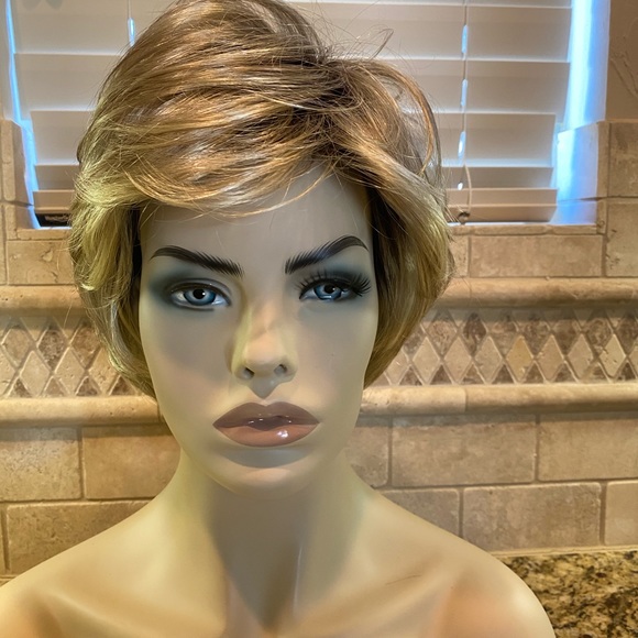 Estetica Other - Estetica True Wig Color RH1488RT8